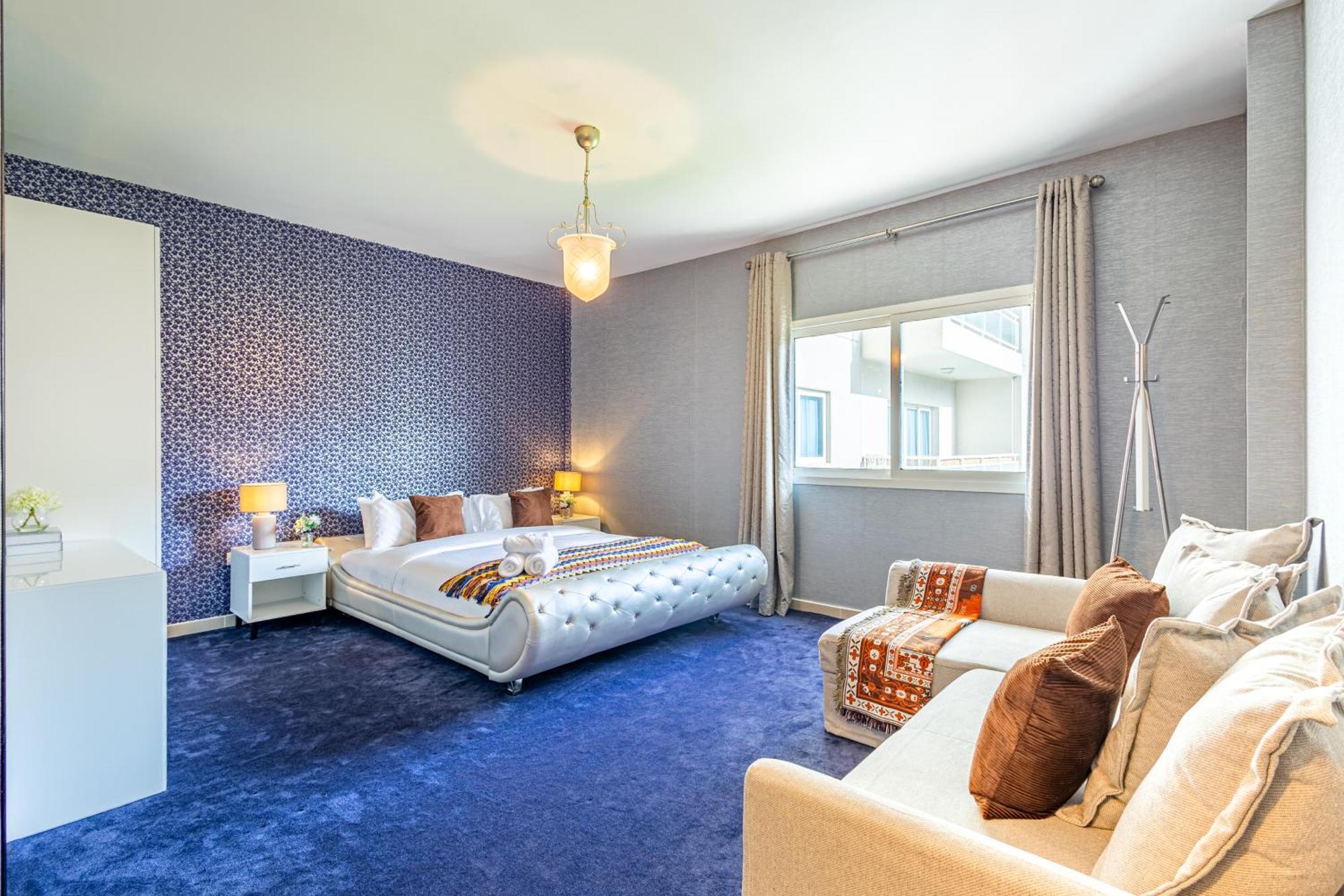 Modern Oasis - Elegant Cave - Family Heaven - Designer's Paradise - 10 Min Away From Airport, Yas Island, Formula 1, Ferrari World, Seaworld, Warner Bros World Apartment *