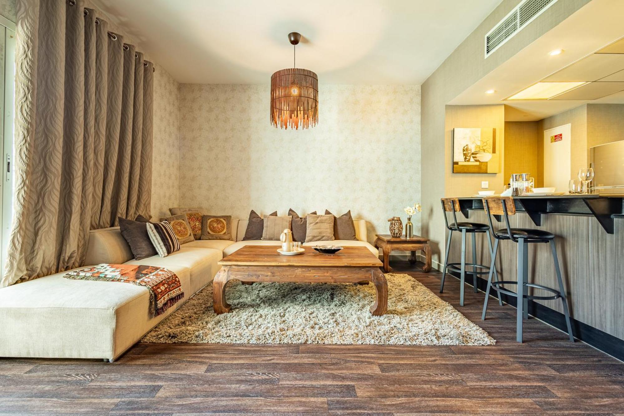 Modern Oasis - Elegant Cave - Family Heaven - Designer's Paradise - 10 Min Away From Airport, Yas Island, Formula 1, Ferrari World, Seaworld, Warner Bros World *