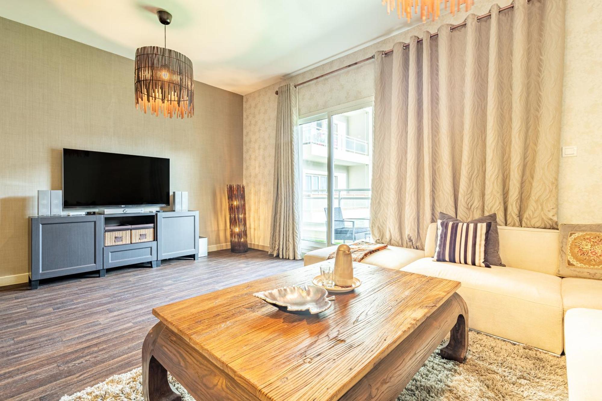 Modern Oasis - Elegant Cave - Family Heaven - Designer's Paradise - 10 Min Away From Airport, Yas Island, Formula 1, Ferrari World, Seaworld, Warner Bros World Abu Dhabi
