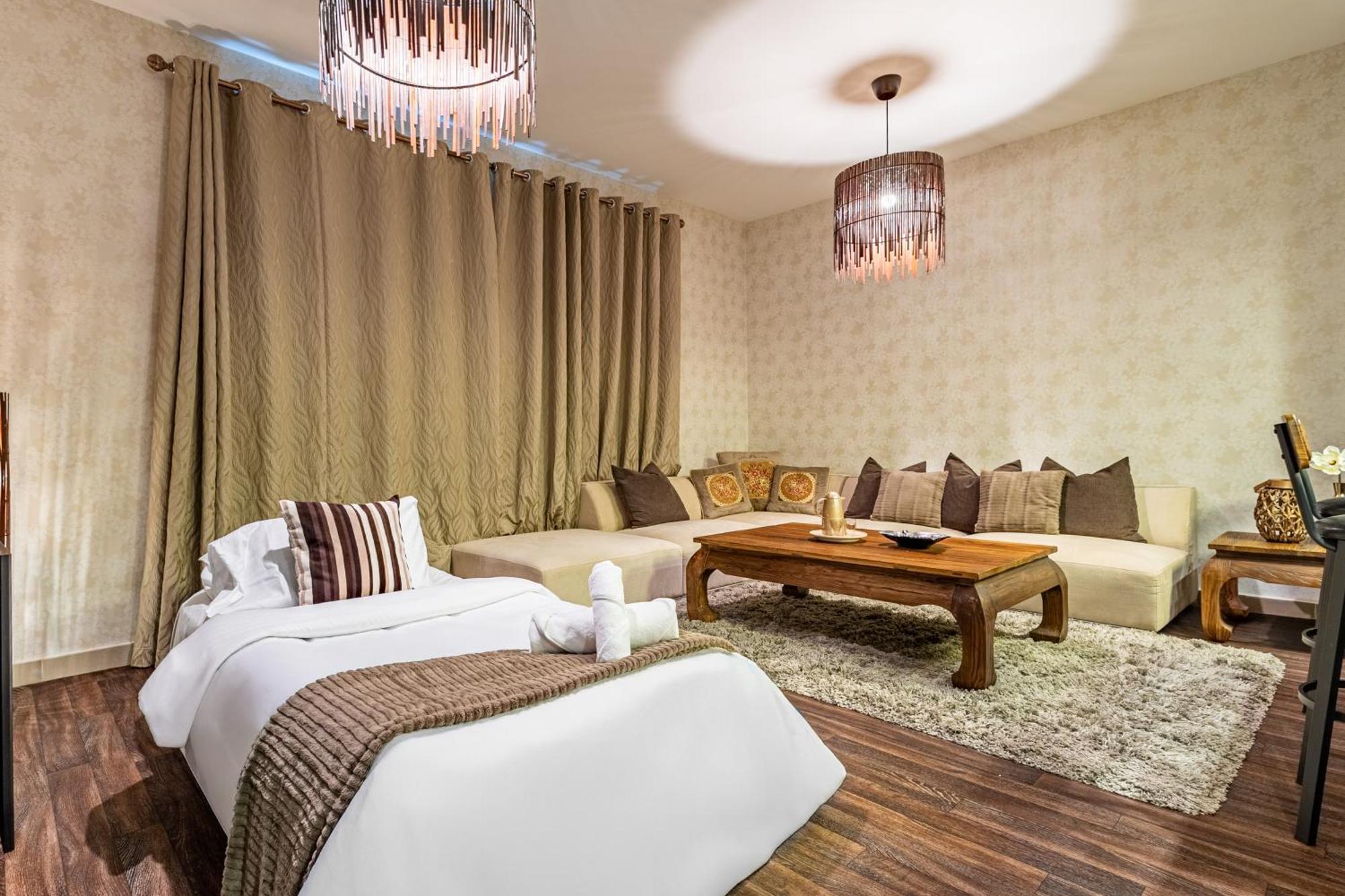 Apartment Modern Oasis - Elegant Cave - Family Heaven - Designer's Paradise - 10 Min Away From Airport, Yas Island, Formula 1, Ferrari World, Seaworld, Warner Bros World *