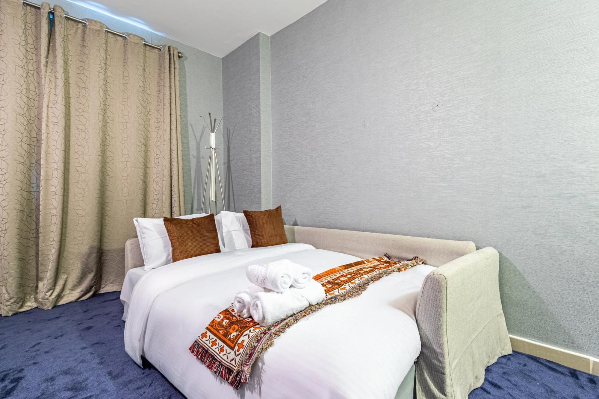 Modern Oasis - Elegant Cave - Family Heaven - Designer's Paradise - 10 Min Away From Airport, Yas Island, Formula 1, Ferrari World, Seaworld, Warner Bros World *